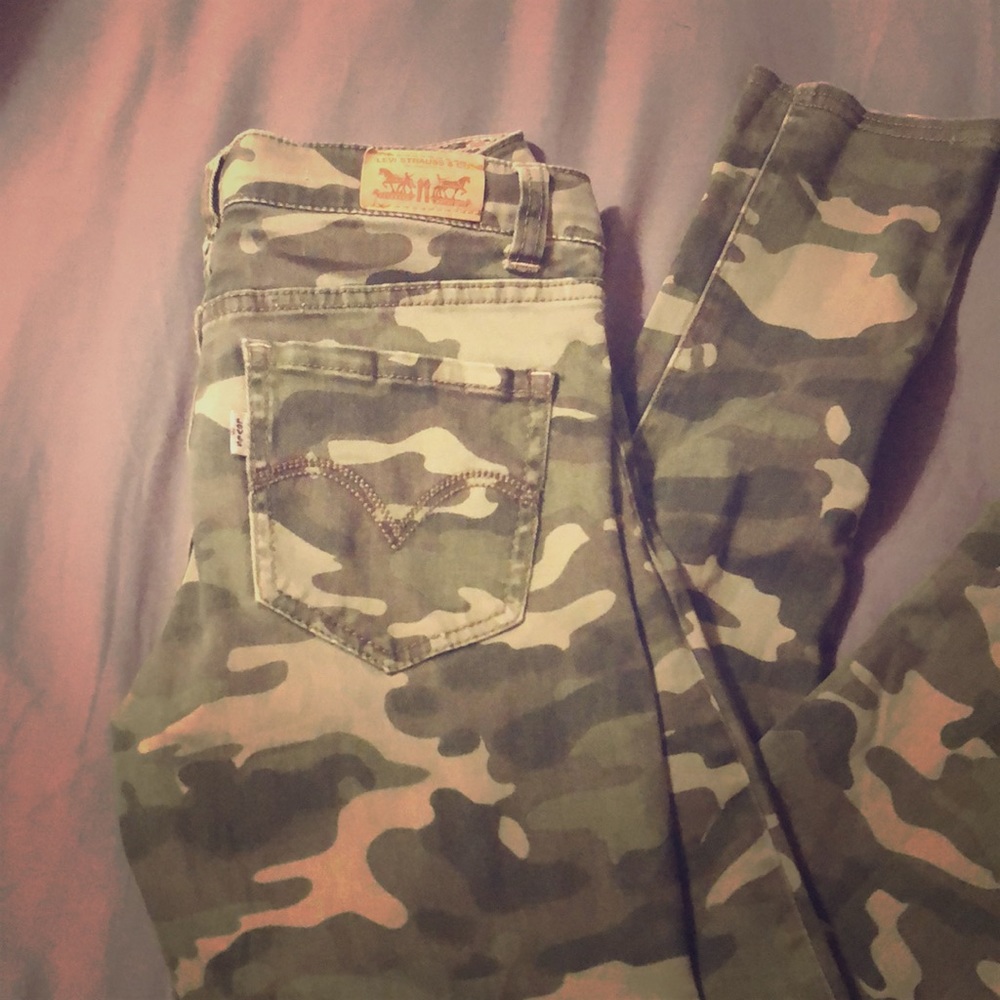 Levi camo girls jeans